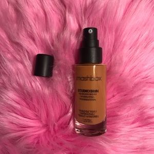 BRAND NEW SMASHBOX FOUNDATION